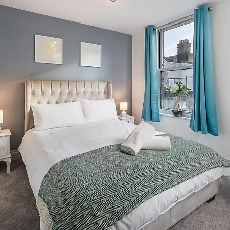 Modern 2-Bedroom Flat In Vibrant East London